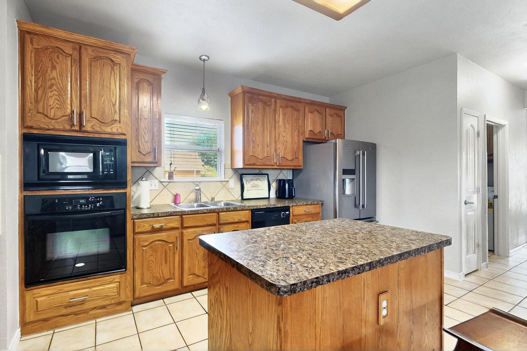 Photo 10 of 1236 Blue Brook Dr, Rockwall, TX