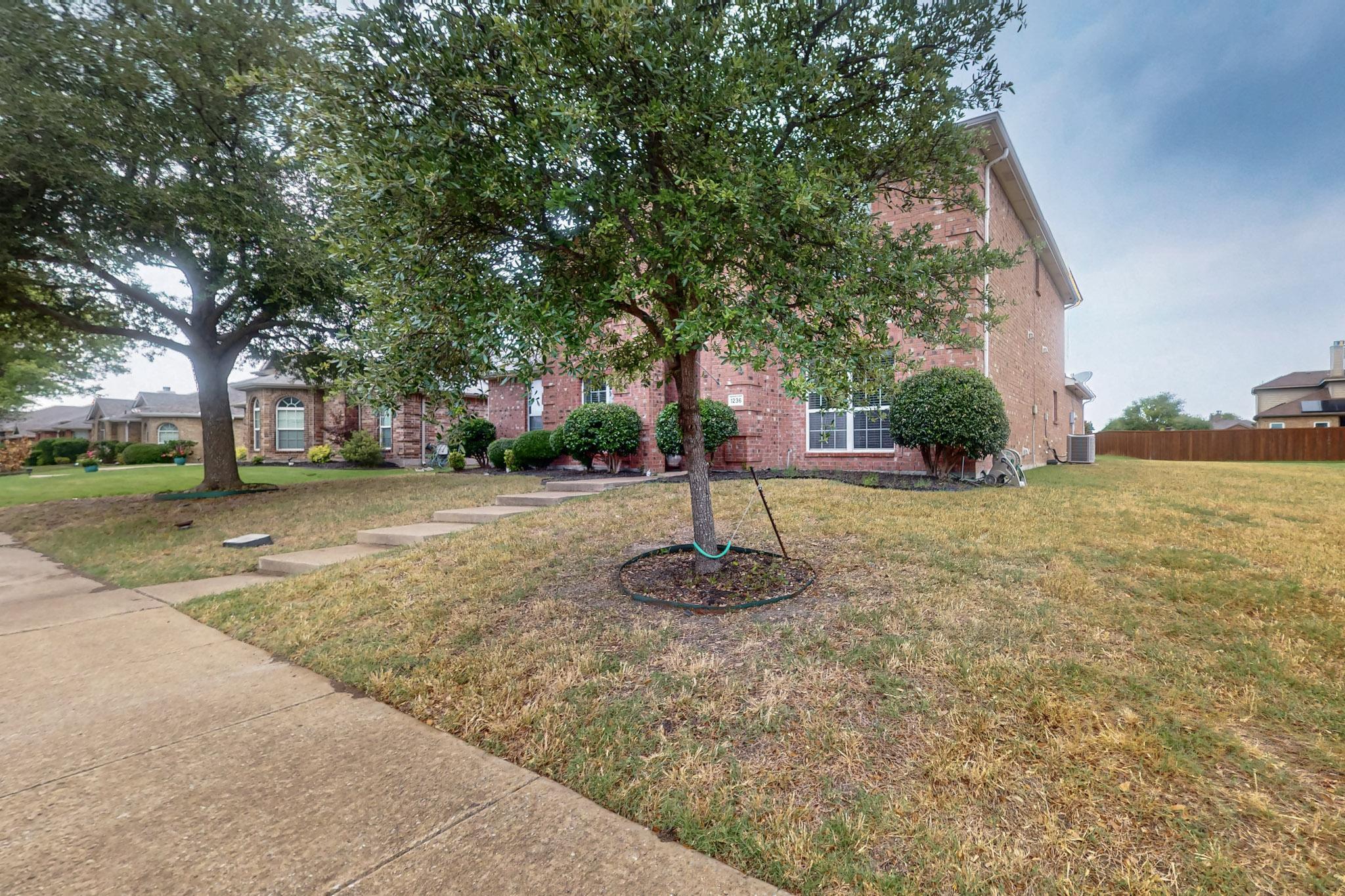 Photo 2 of 1236 Blue Brook Dr, Rockwall, TX