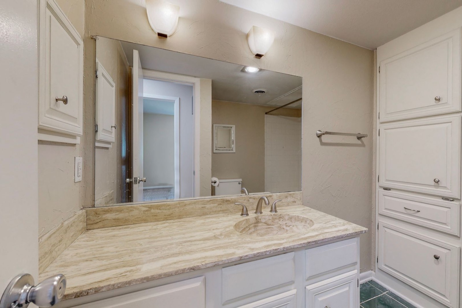 Photo 11 of 426 Yacht Club Dr Unit E, Rockwall, TX