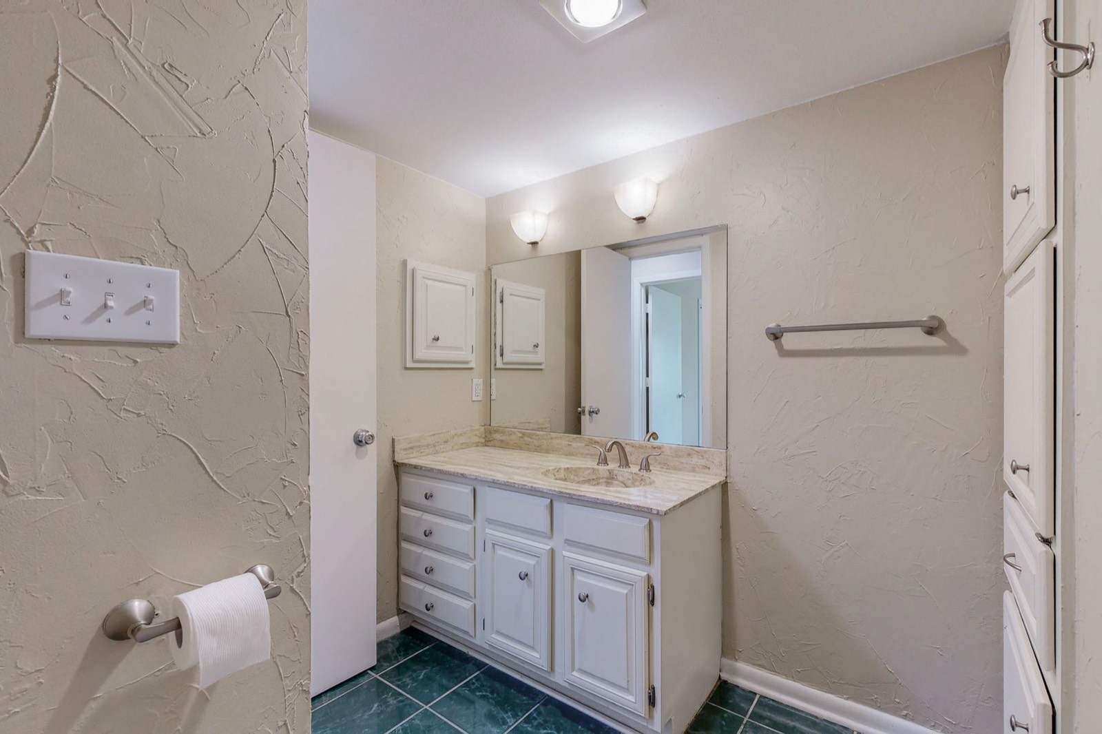 Photo 12 of 426 Yacht Club Dr Unit E, Rockwall, TX