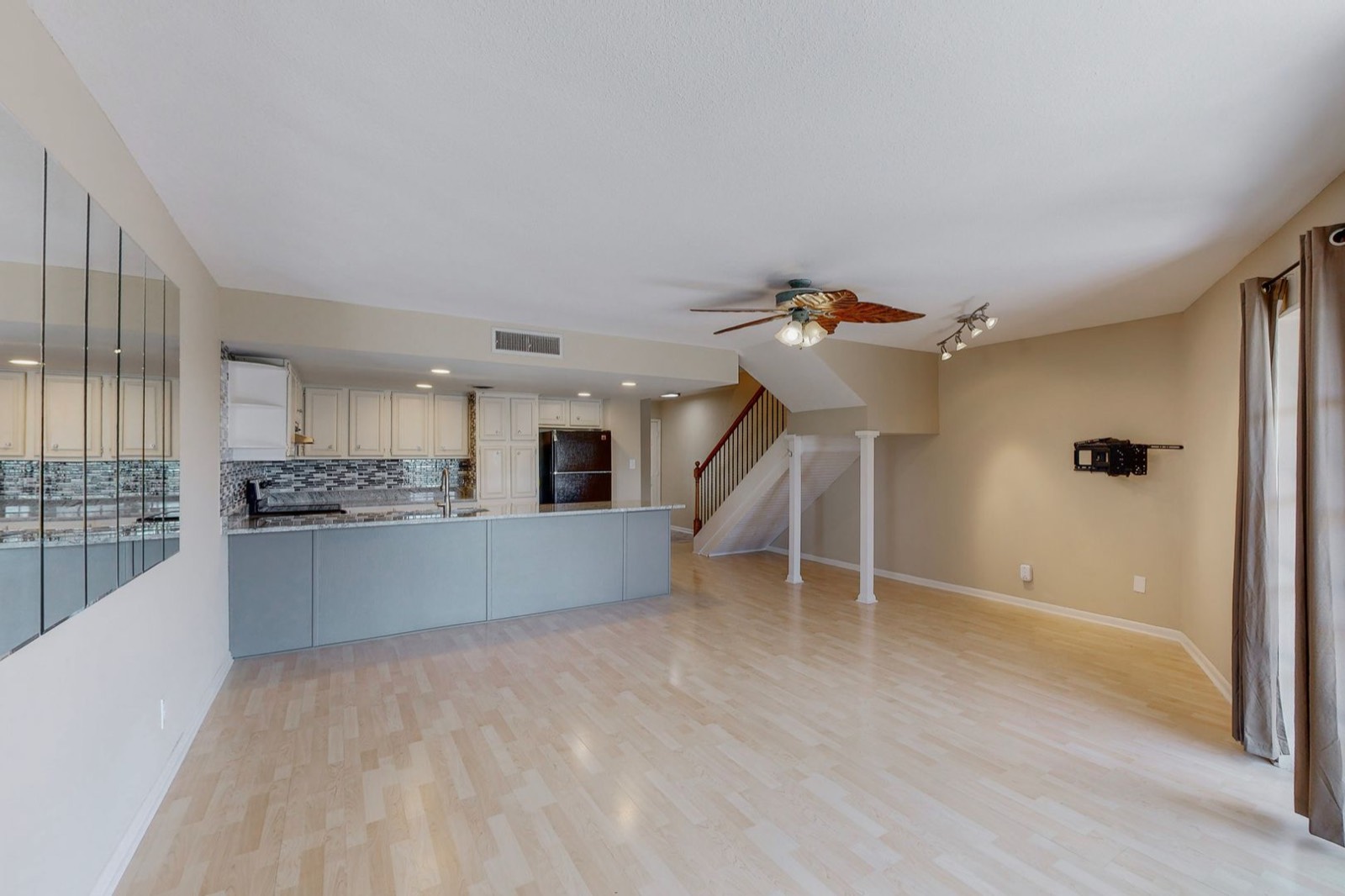 Photo 3 of 426 Yacht Club Dr Unit E, Rockwall, TX