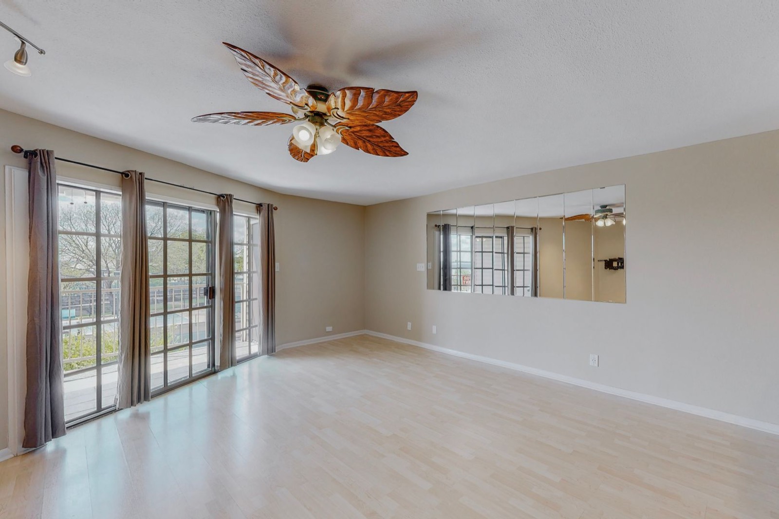 Photo 7 of 426 Yacht Club Dr Unit E, Rockwall, TX